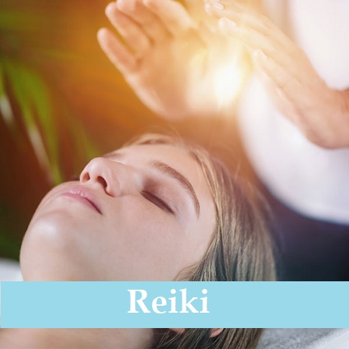 Le Reiki Usui est une technique de guérison énergétique qui a été découverte et développée au Japon à la fin du 19e siècle. Elle utilise une connexion spirituelle et énergétique aux forces de l'Univers pour nettoyer, transmuter et donner de l'énergie aux personnes qui en ont besoin, sans risquer l'énergie de la personne qui la canalise. Grâce à cette pratique de guérison, il est possible d'offrir de puissants soins énergétiques pour calmer le corps et l'esprit.